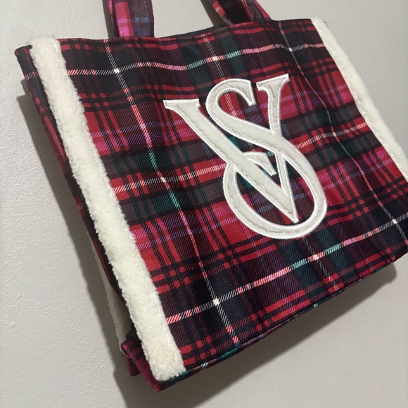Victoria's Secret Tartan Plaid Shearling Logo Shoulder Tote Bag Red Green White - Picture 3 of 9